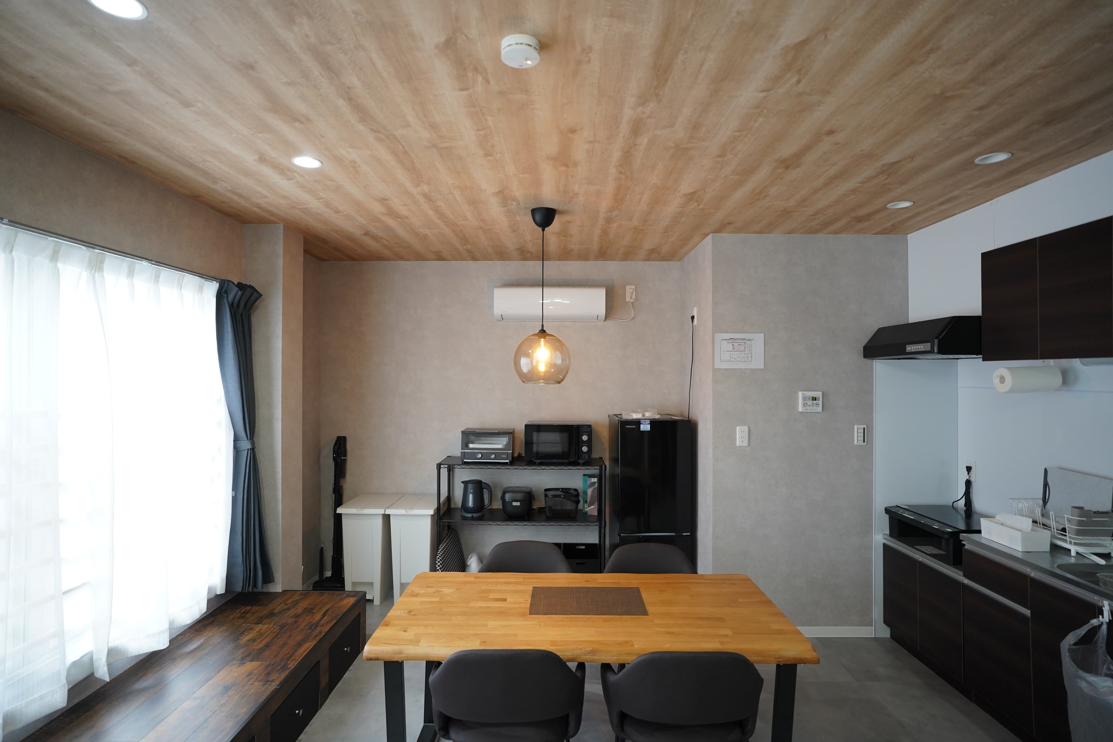 新宿区駅徒歩1分・スケルトンからフルリノベで宿泊施設開業